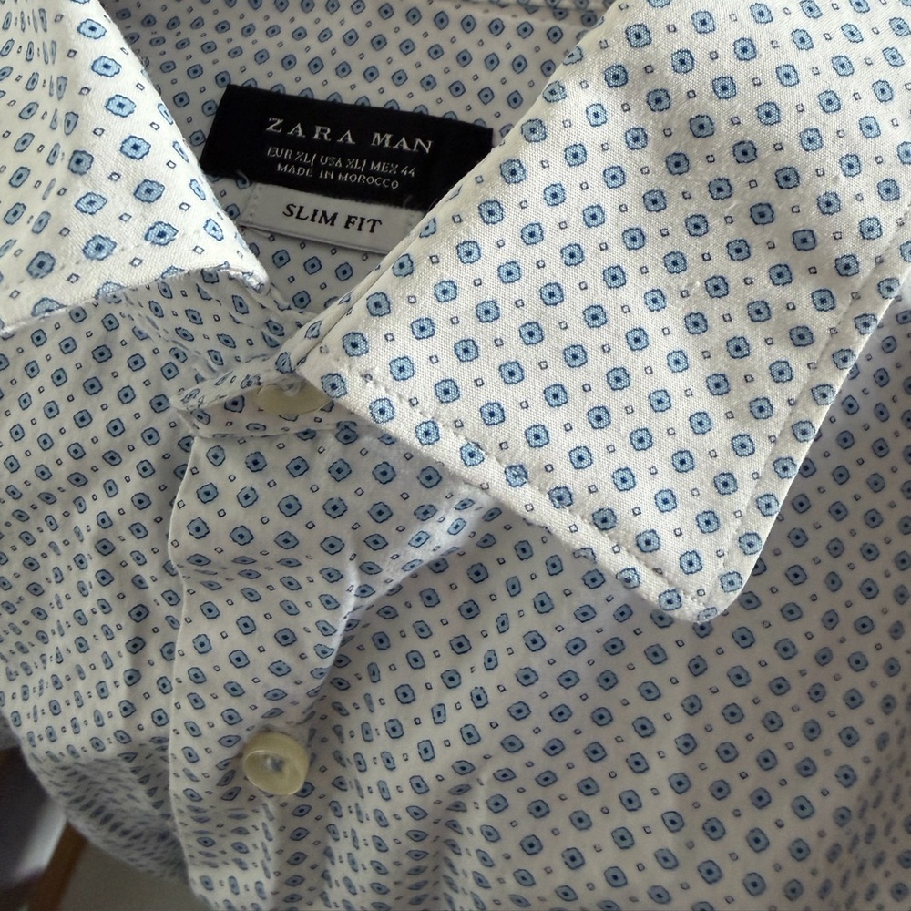 Zara Blue and White Patterned Casual Button Down Shirt